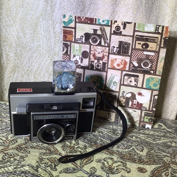 Vintage camera Kodak instamatic x-35 with book w (used) flash bulb for Display - Picture 3 of 6
